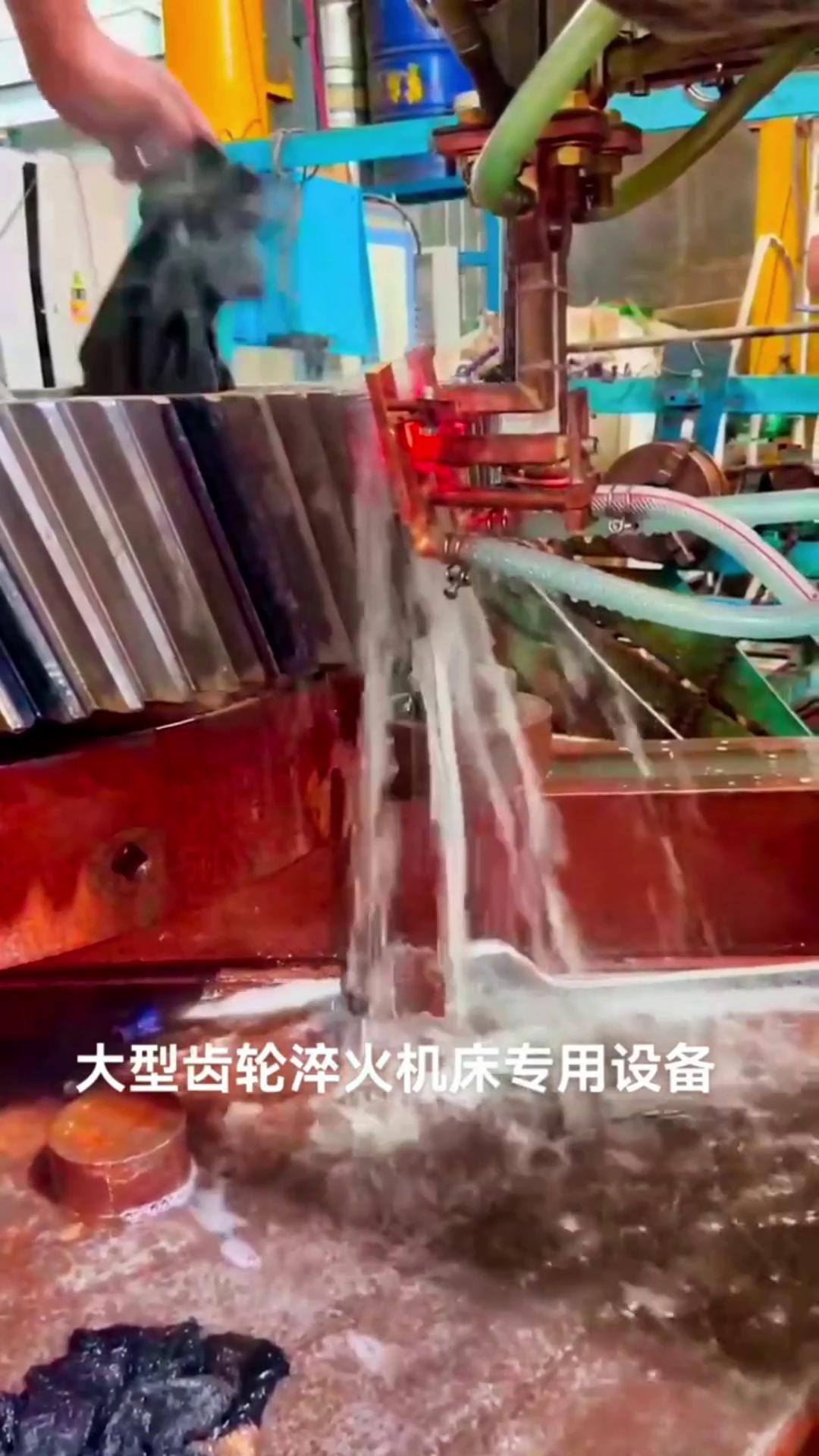 大型齿轮芭乐污网站下载 单齿高频淬火机床
