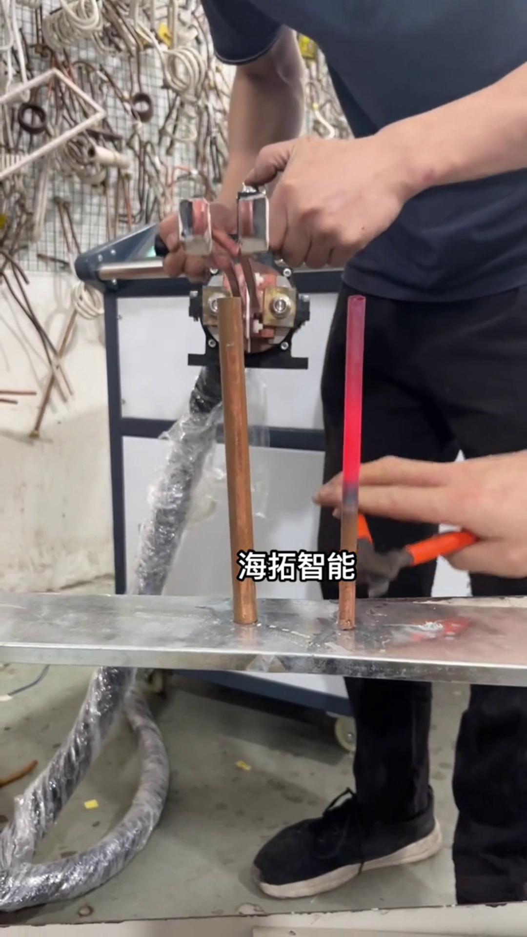 铜管加热退火有难度吗？没有！只要用了芭乐网站智能芭乐污视频加热设备，什么淬火退火加热焊接一切都不是问题。 
