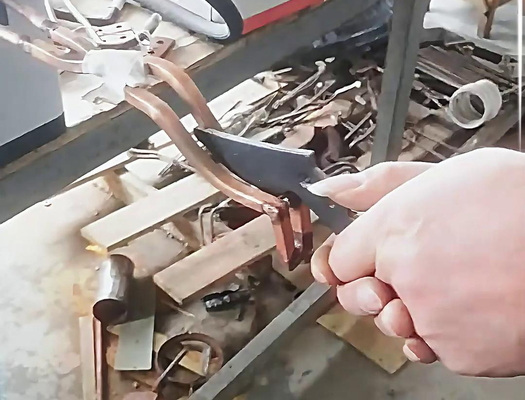 高频淬火机和超高频芭乐污网站下载在刀具淬火工艺中各有优势(图1) 高频淬火机和超高频芭乐污网站下载在刀具淬火工艺中各有优势(图1)